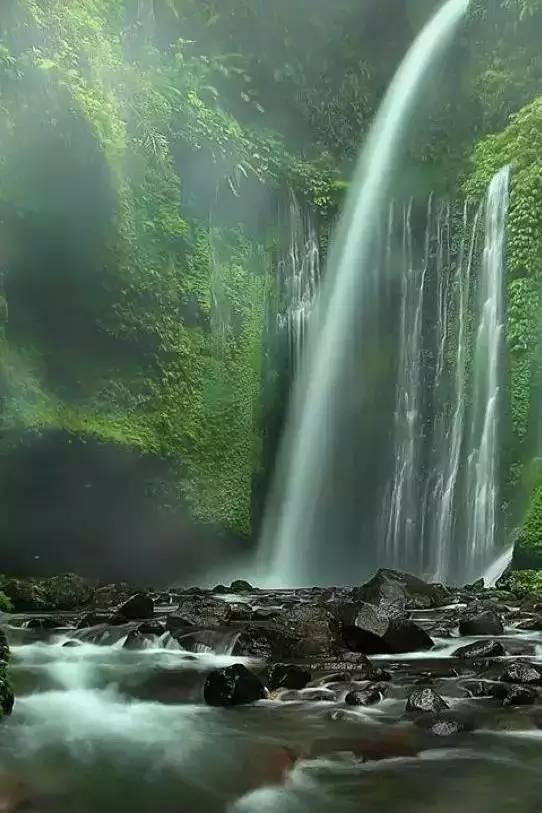 里面这些小泡泡是什么东西啊，有异物感吞东西会痛？游戏画面